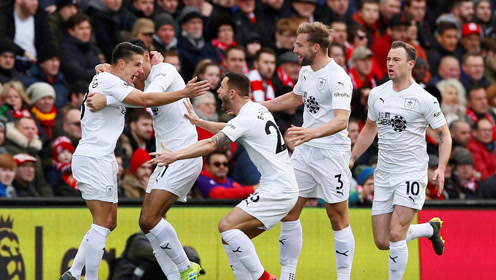 欧冠综合 ｜ 拜仁逆转葡体 国米不敌利物浦（欧冠综述：拜仁逆转击退葡体，国米不敌利物浦）