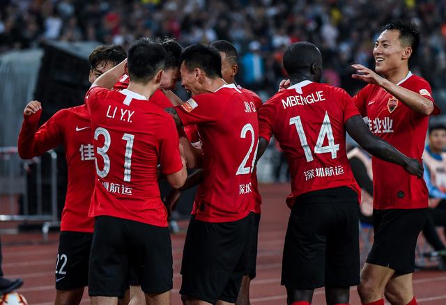 英超争议判罚：布莱顿进球犯不犯规？（英超判罚引热议：布莱顿进球是否犯规？）