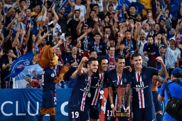 C罗2026世界杯将推出金色签名球鞋，致敬经典Mercurial设计（C罗将在2026世界杯发布金色签名战靴，致敬经典Mercurial设计）